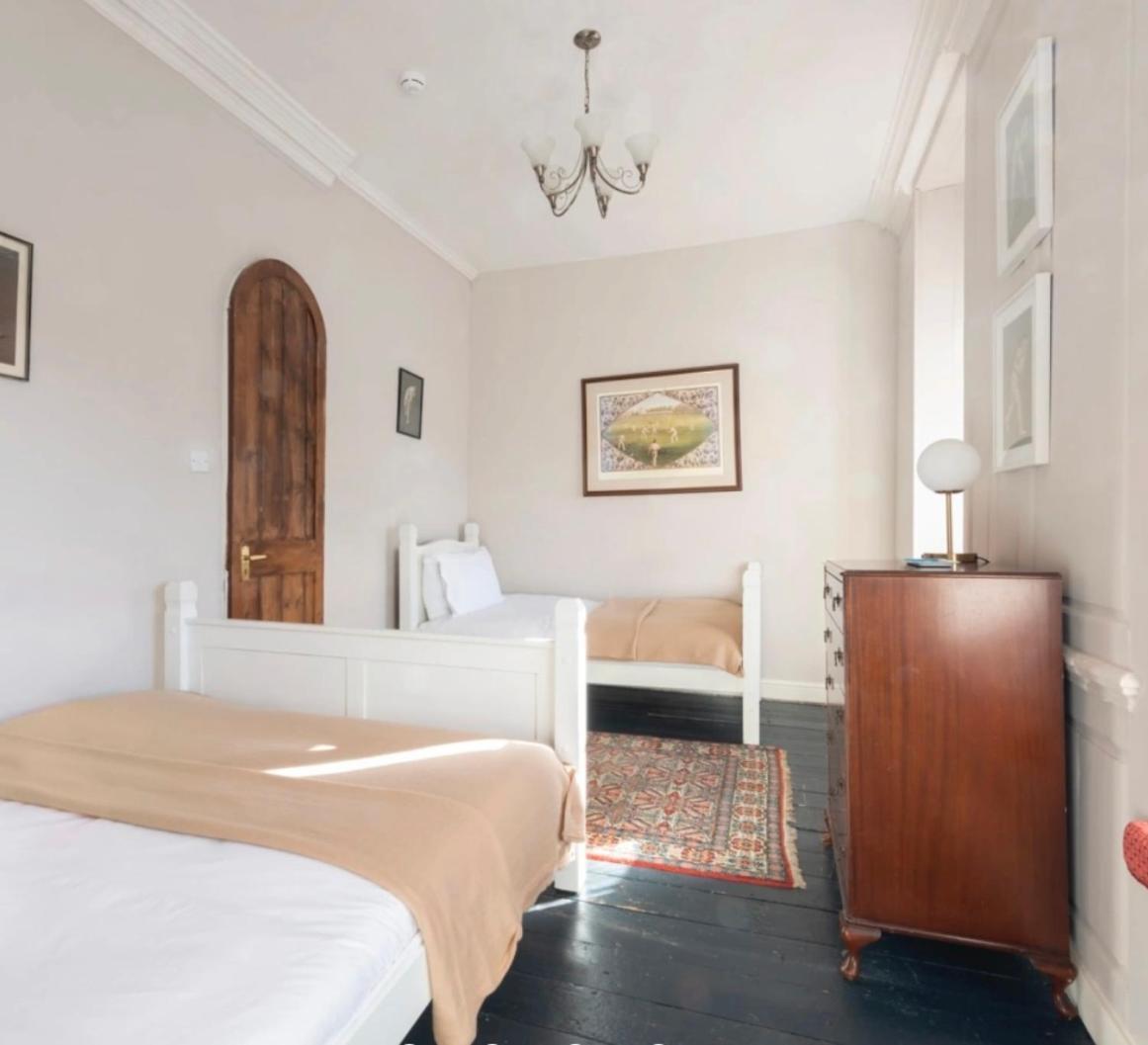 Bowlish House Bed & Breakfast เชพตันมัลเล็ต ภายนอก รูปภาพ